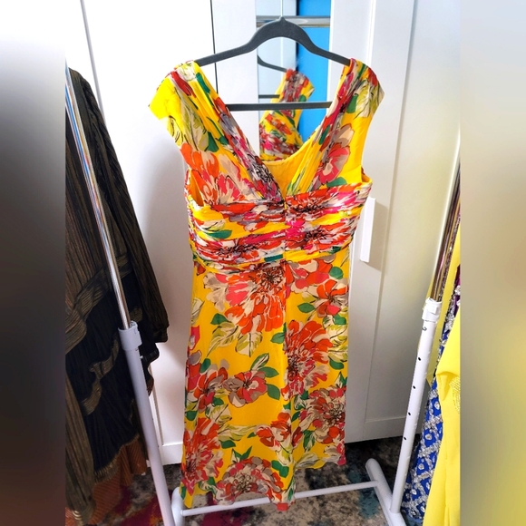 Flowing yellow flower dress, size 10 - Picture 2 of 2